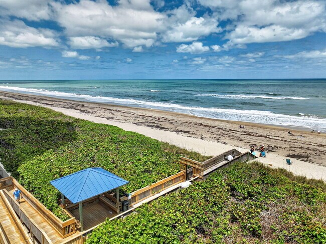 Building Photo - 9650 S Ocean Dr