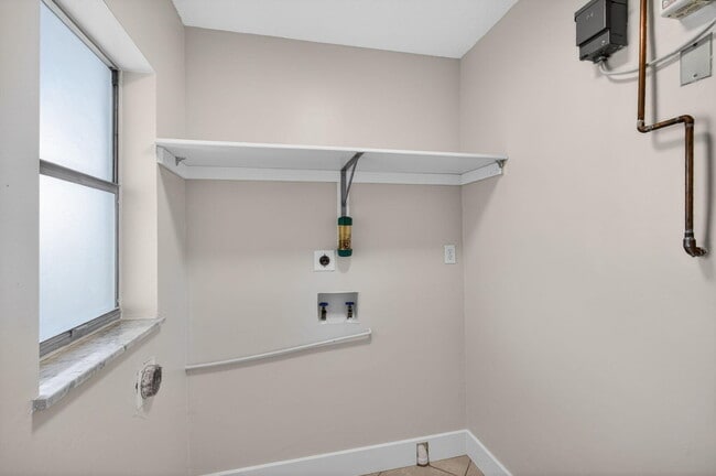 Building Photo - 8695 SE Hobe Ridge Ave