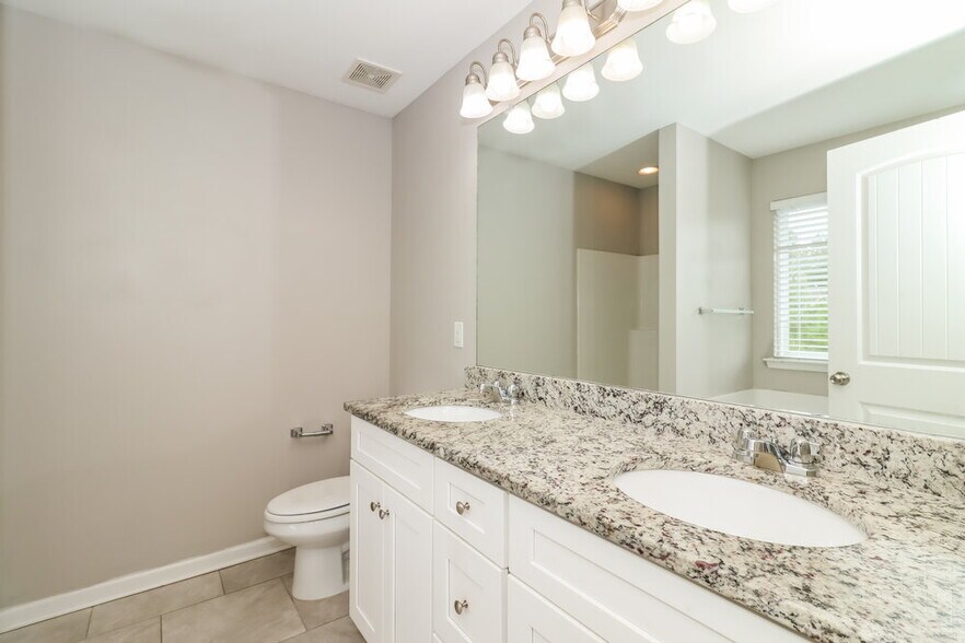 Building Photo - 737 Fieldcrest Dr