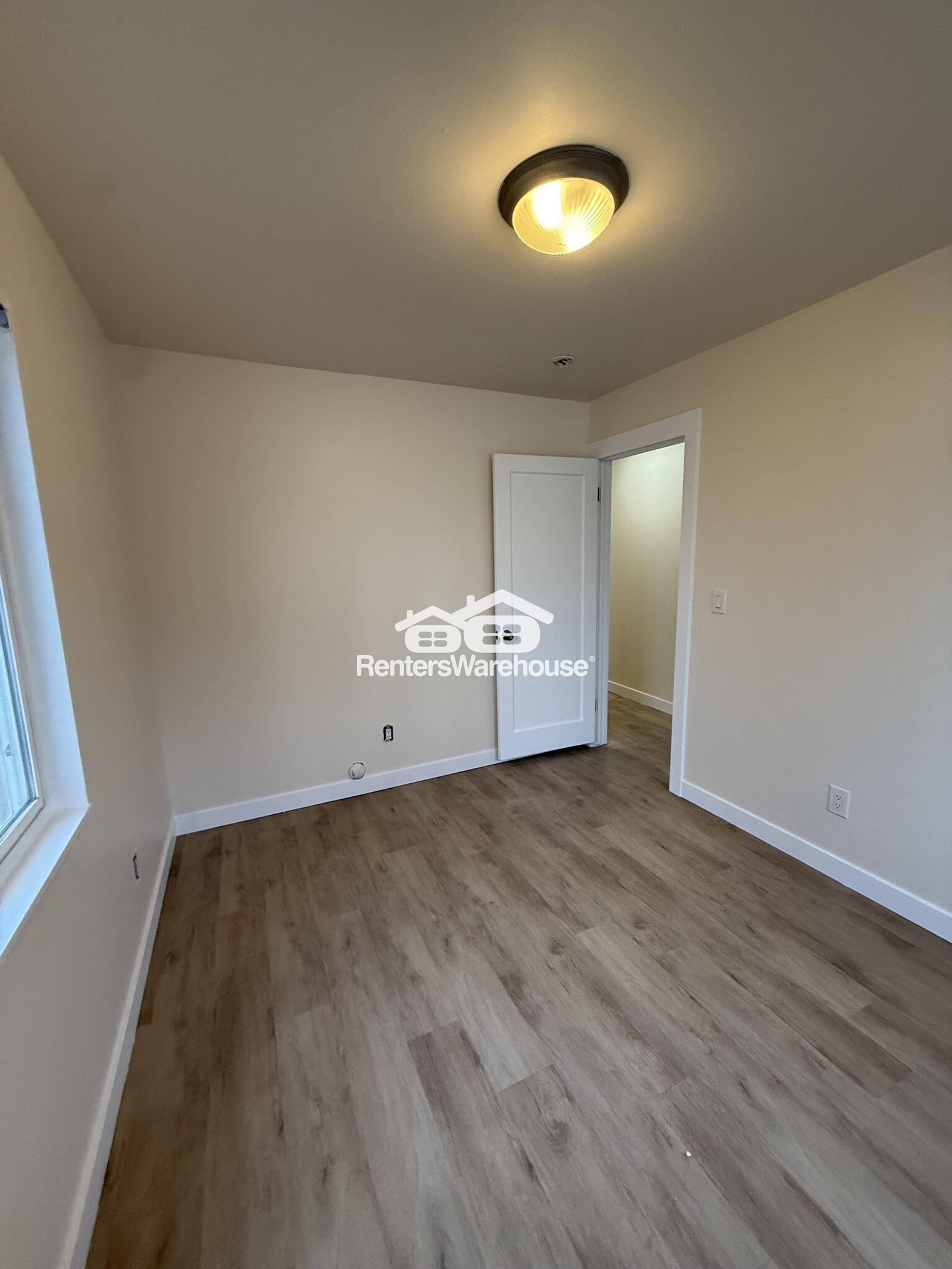 Building Photo - 318 E Oakland Ave