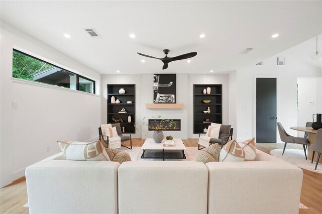 Building Photo - 5510 Harvest Oak Landing Dr