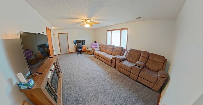 Building Photo - Cozy 2-Bed Home with Attached Garage - Available June 5th!
