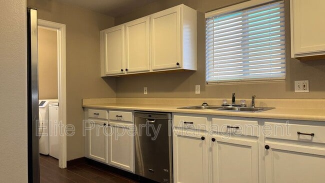 Building Photo - 788 S Knox Dr