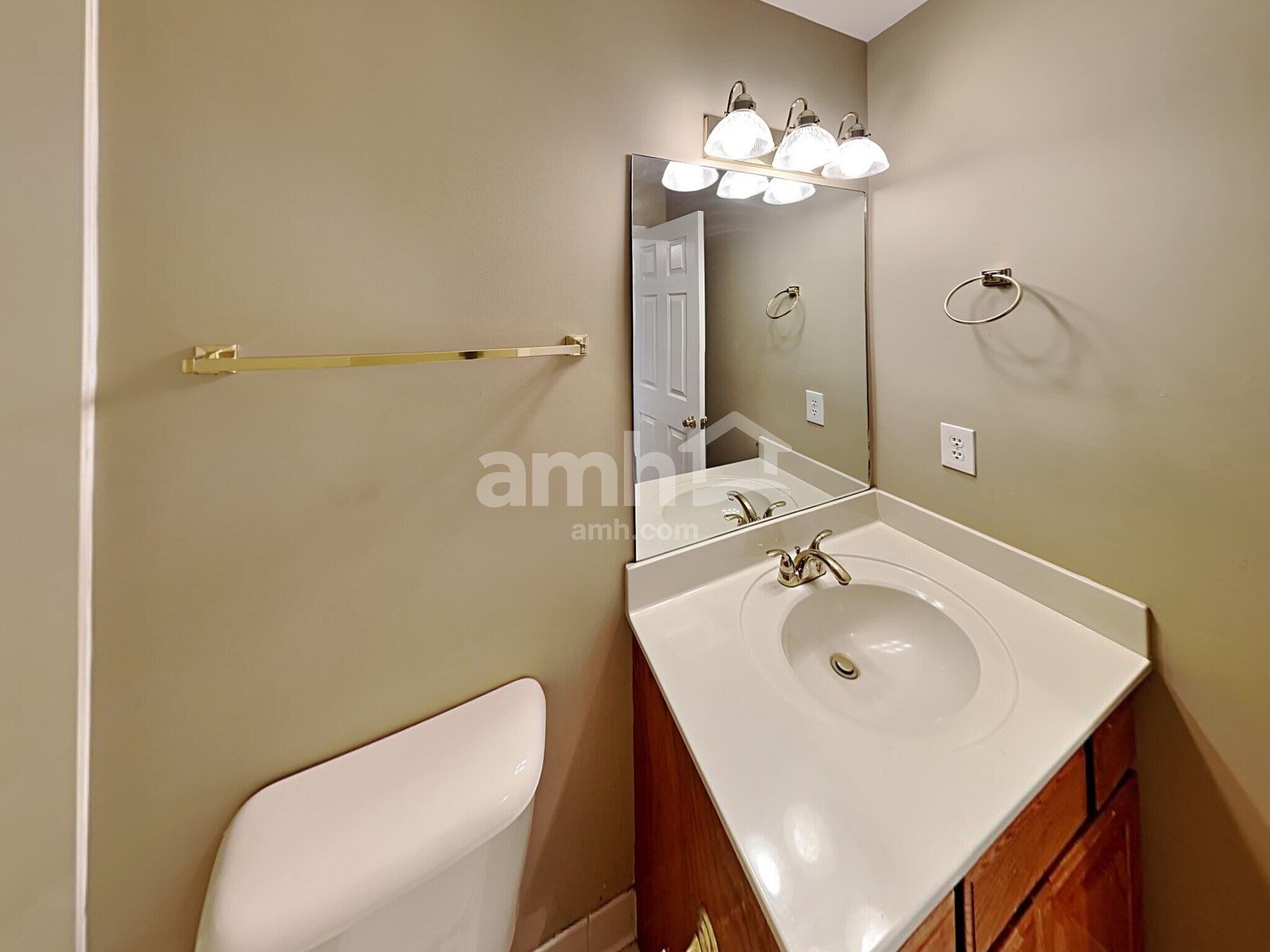 Building Photo - 5718 Chadwick Ln