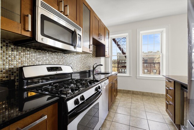 Building Photo - 340 Fairmount Ave