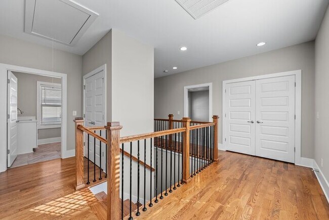 Building Photo - Stunning Home in Melrose 12 South Area...D...