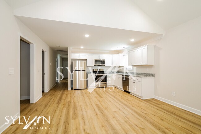 Building Photo - Lease today! No extra charge for contentme...