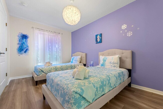 Building Photo - 453 Scrub Jay Way