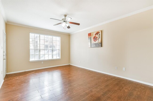 Building Photo - 2255 Braeswood Park Dr