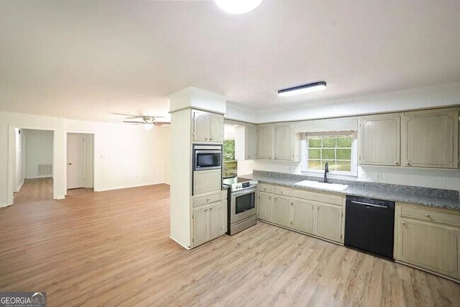 Building Photo - 325 Segrest Cir