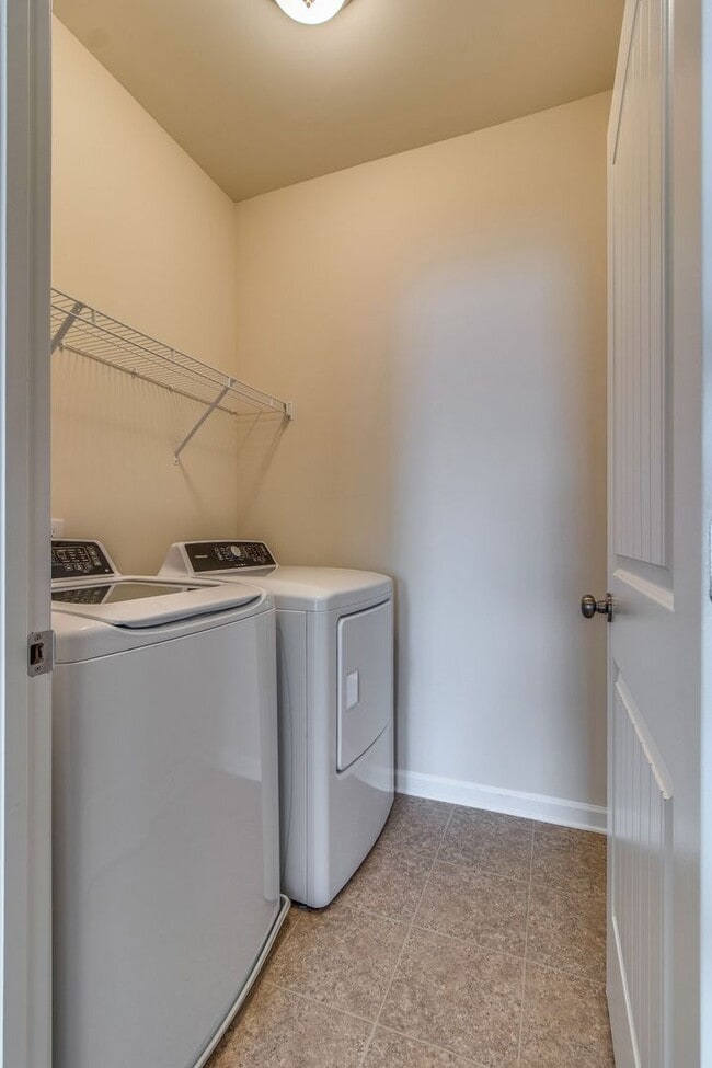 Building Photo - Beautiful 3BR/2.5BA Townhome in Columbia!