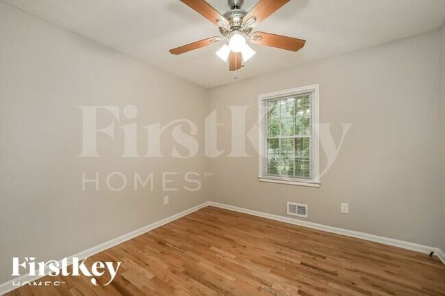 Building Photo - 367 W Paulding Blvd
