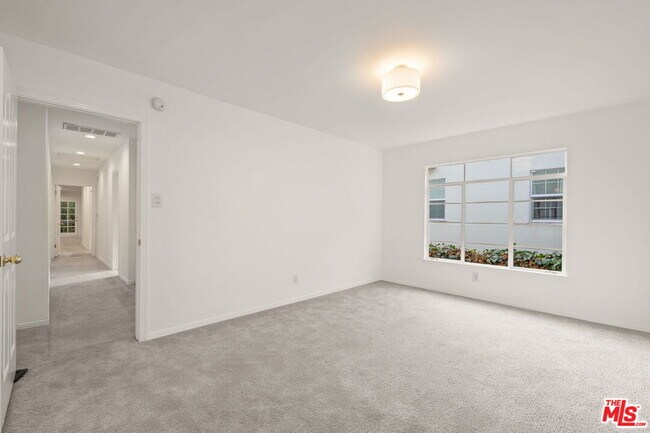 Building Photo - 10384 Northvale Rd