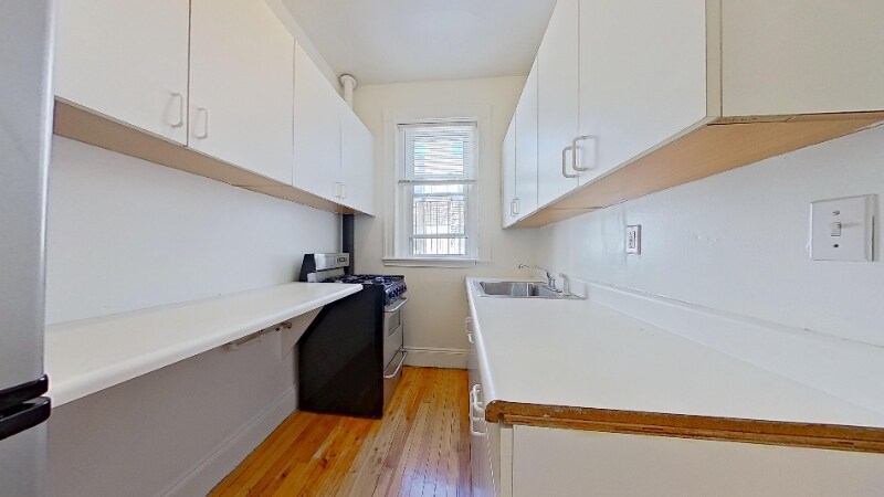 Building Photo - 42 Strathmore Rd