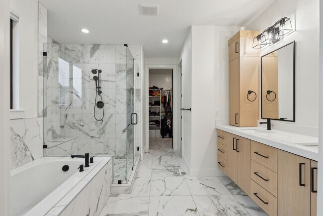 Building Photo - Stunning Single Family Home In Beautiful N...