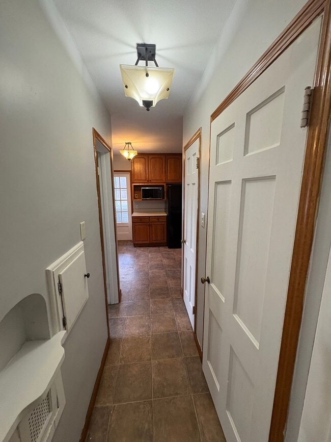 Building Photo - 4 bedroom 3 bathroom single family home