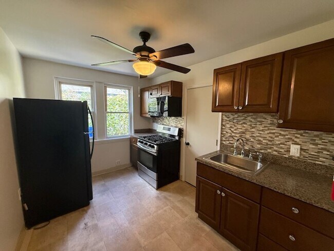 Building Photo - Germantown Home Available Now