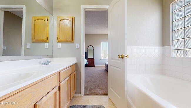 Building Photo - 12231 Tierra Baja Way