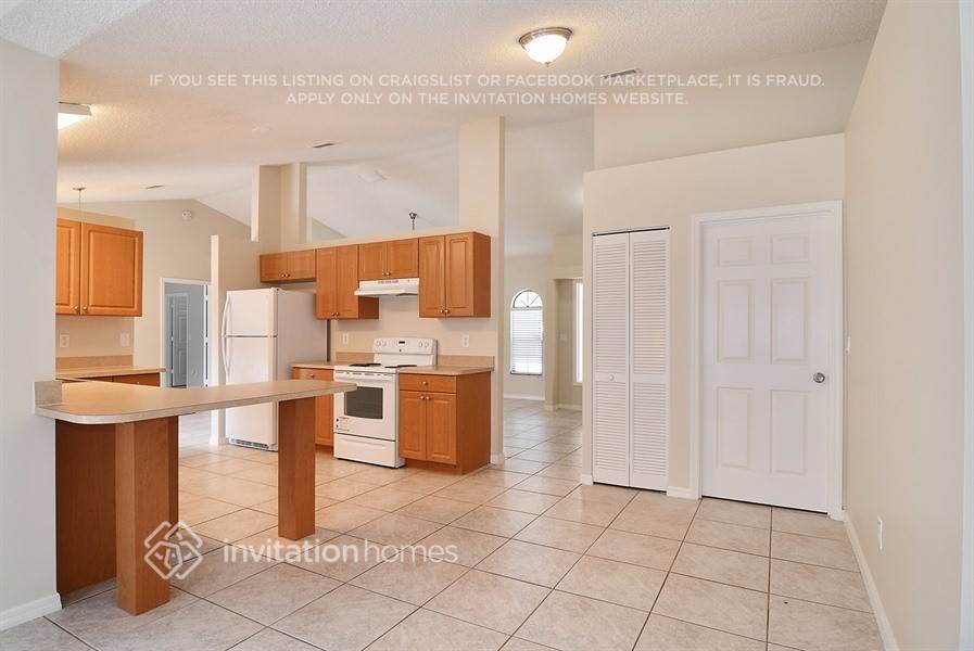 Building Photo - 1649 SE Lorraine St