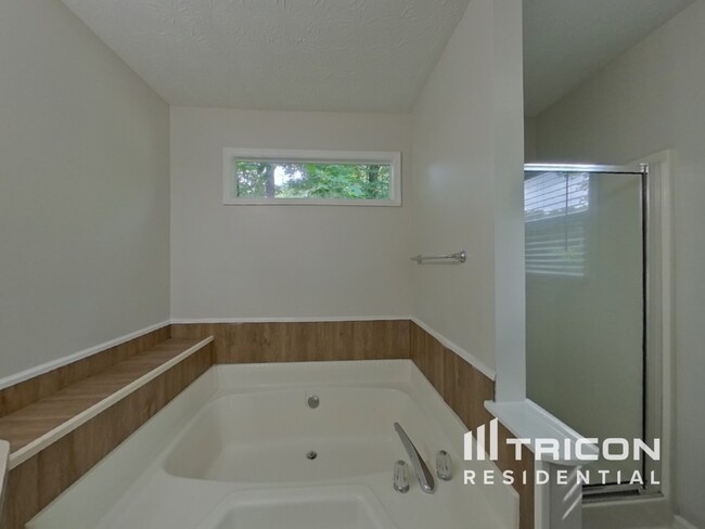 Building Photo - 325 Cypress Ln