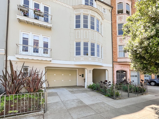 Building Photo - 2255 Beach St