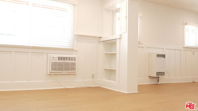 Building Photo - 843 N Coronado St