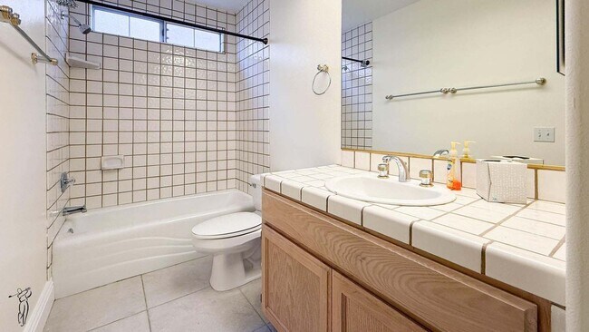 Building Photo - 78835 Lowe Dr