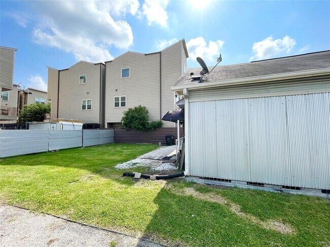 Building Photo - 4516 Katy Fwy