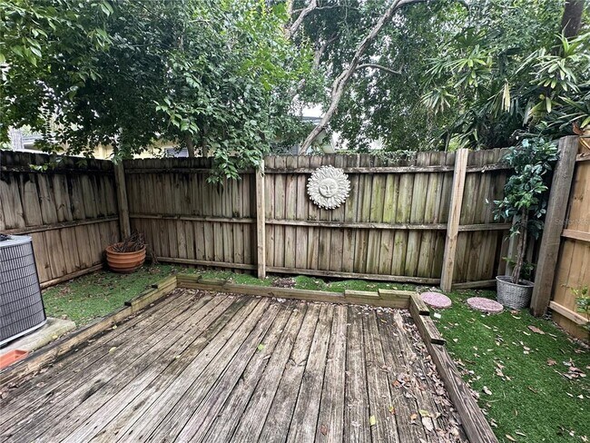Building Photo - 308 S Bungalow Park Ave