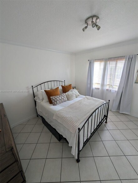 Building Photo - 3500 Coral Way