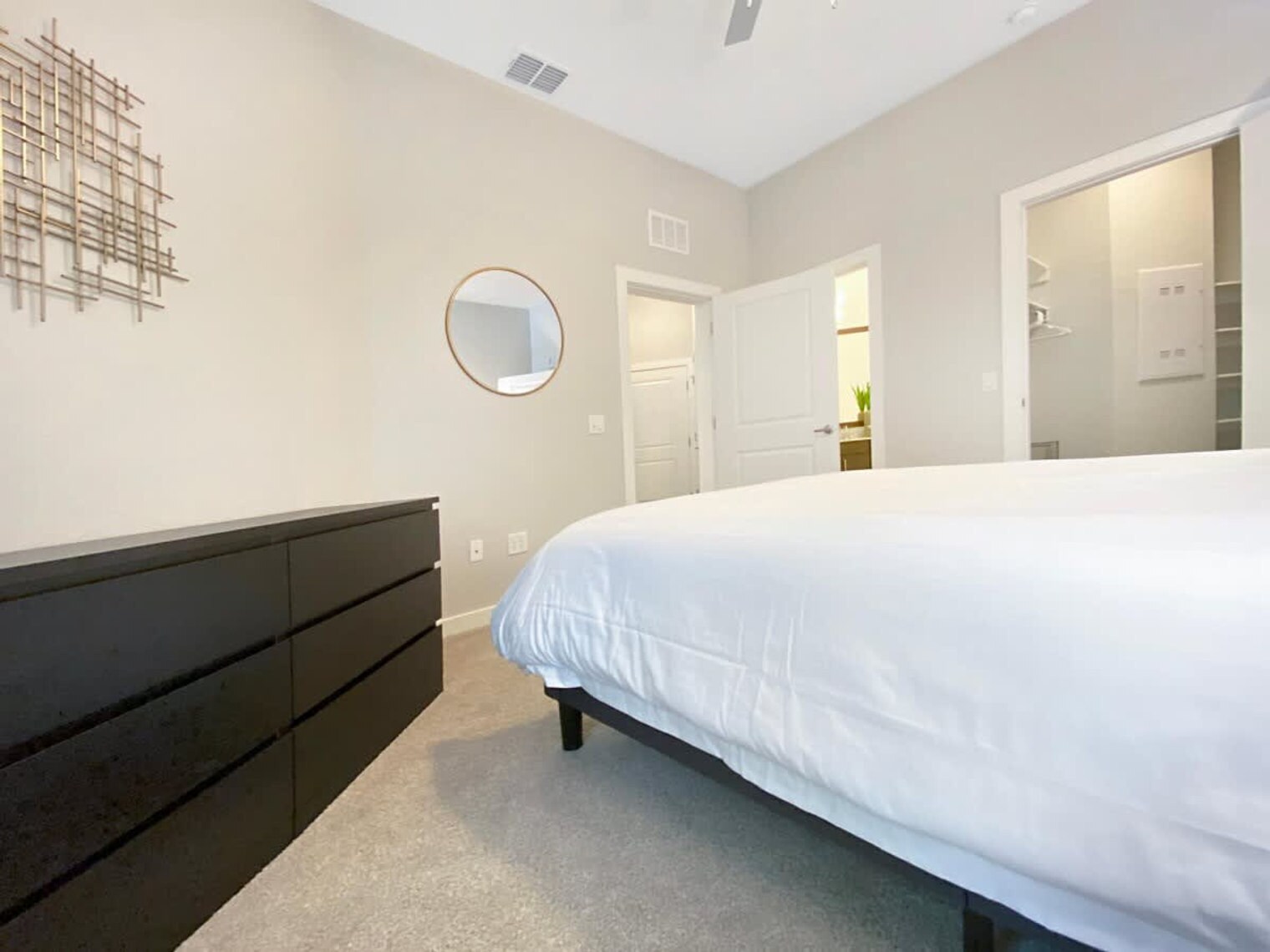 Building Photo - 2615 N Grady Ave