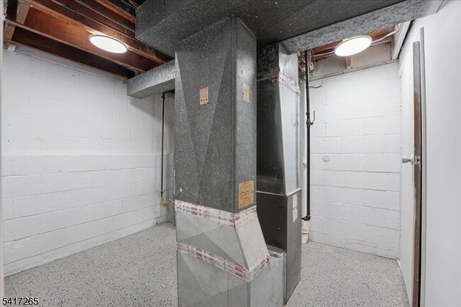 Building Photo - 240 Watchung Ave