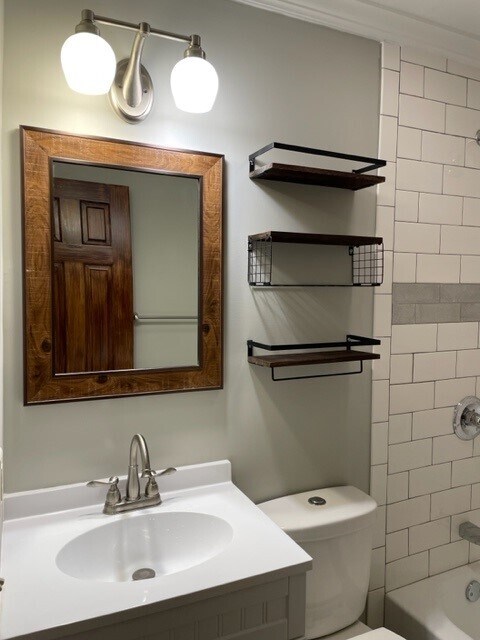 Building Photo - 214 E Vermilya Ave