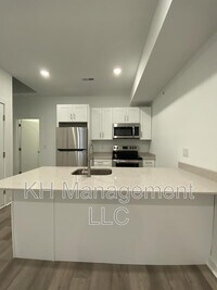 Building Photo - 667 N 52nd St