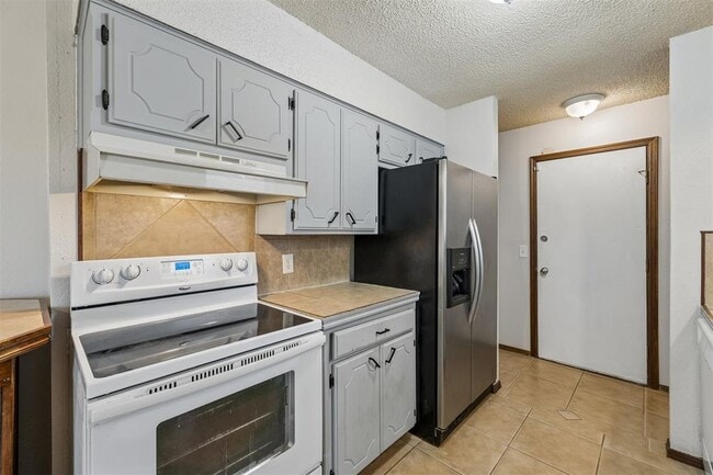 Building Photo - 3401 E Noble Dr