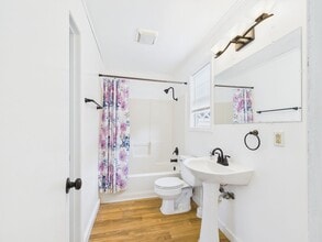 Building Photo - Cozy Guest House