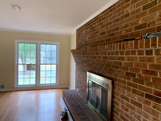 Building Photo - 4670 Lindsey Dr SW