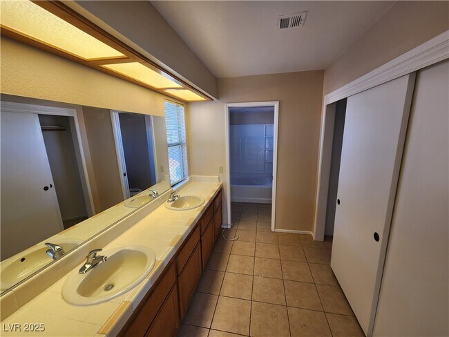 Building Photo - 25 Jensen Dr