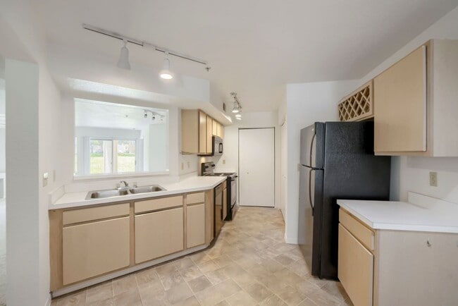 Building Photo - Beautiful Apartment for Rent in Bermuda Dunes Condominiums!