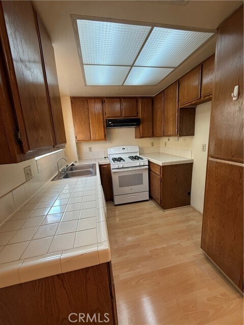 Building Photo - 2411 S Baldwin Ave