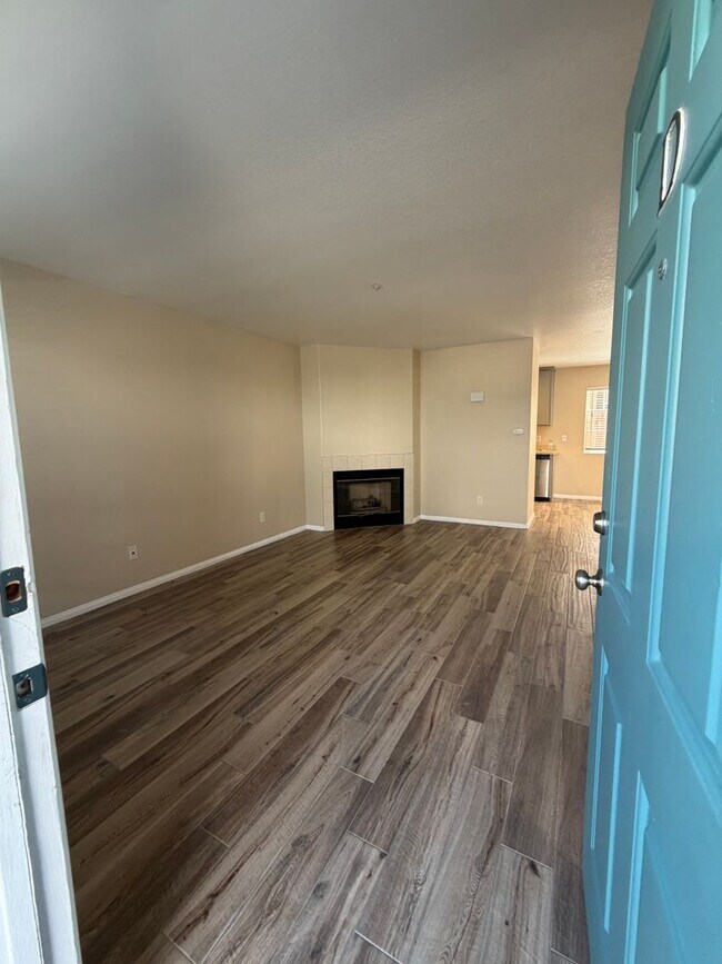 Building Photo - 1031 S Mollison Ave