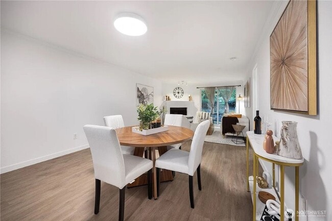 Building Photo - 2Bd/1.75Ba Kirkland Condo