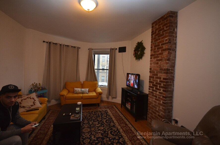 Building Photo - 878 Huntington Ave