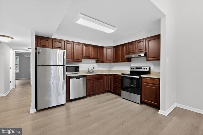 Building Photo - 7 Pickering Ct