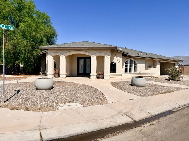 Building Photo - Large San Luis home on a Corner lot with 3 bedrooms plus added Den/Office Room