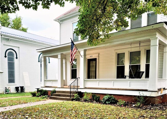 Building Photo - Large Beautiful Historic Home