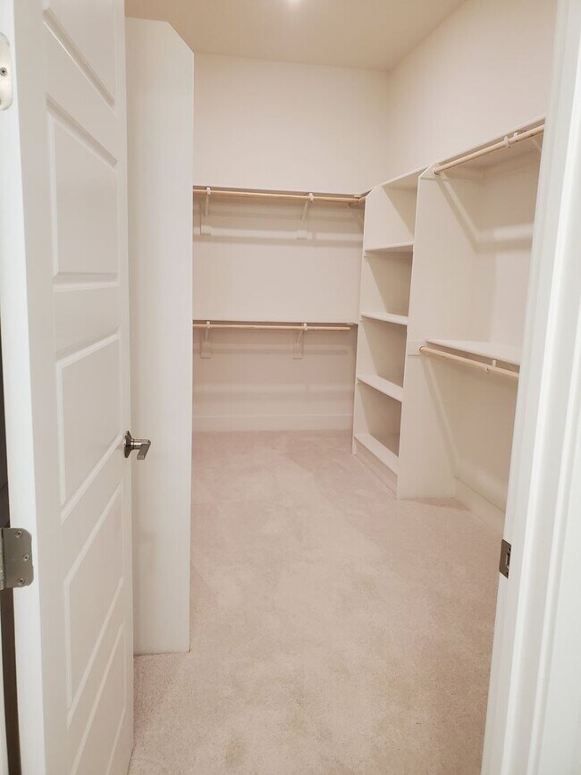 Building Photo - Next Gen Home with main house and guess unit in Spring lake Area