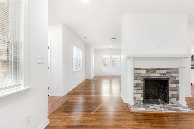 Building Photo - Live Stylishly. Live Comfortably. Live Memphis