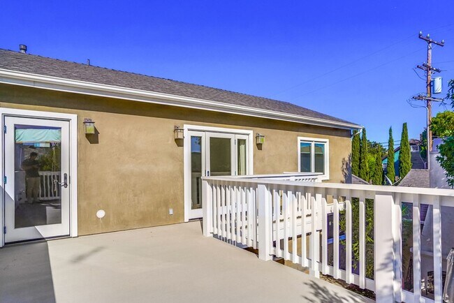 Building Photo - Beautiful 4 Bed/4 Bath Family Home w/pool - Upcoming and available in April!