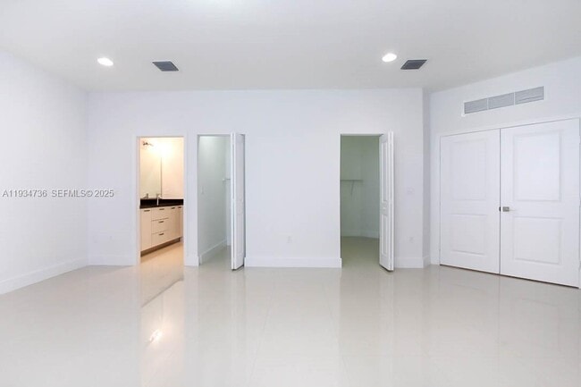 Building Photo - 15670 SW 11th Terrace